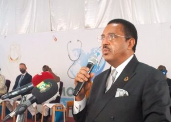 Immersion gouvernementale : le ministre de la santé face à la presse