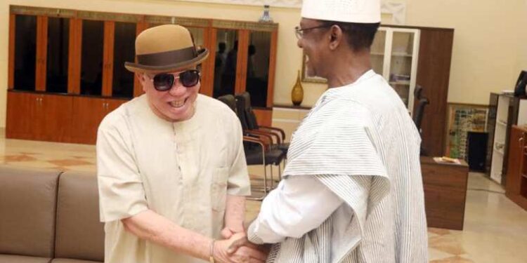 Fédération Guinée-Mali : L&rsquo;artiste Salif Kéita veut faire renaitre le projet