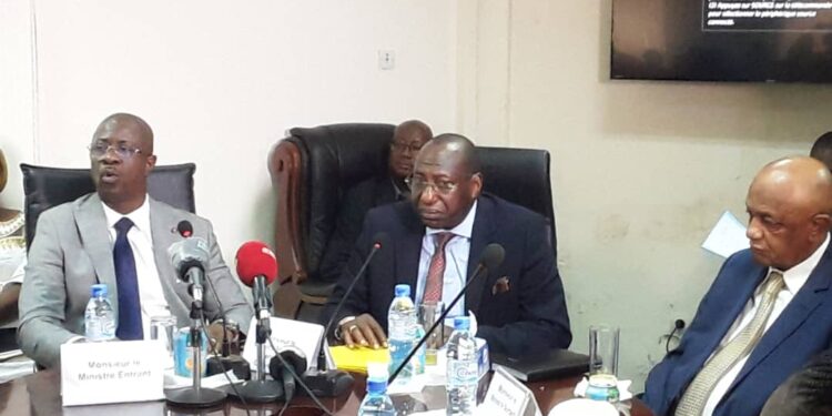 Passation de service : Le ministre Aly Seydouba Soumah installé dans ses nouvelles fonctions