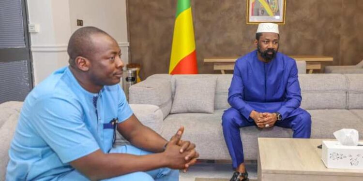 Bamako : Une délégation guinéenne reçue par le colonel Assimi Goïta au camp de Kati