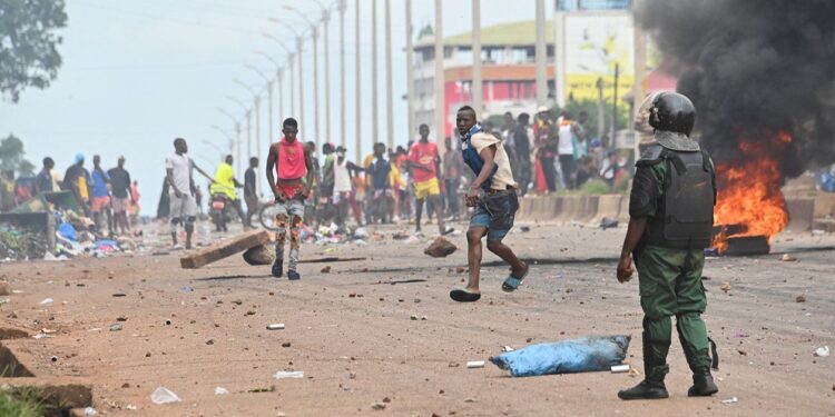Guinée : Deux morts lors d’une manifestation contre la junte dirigée par Doumbouya