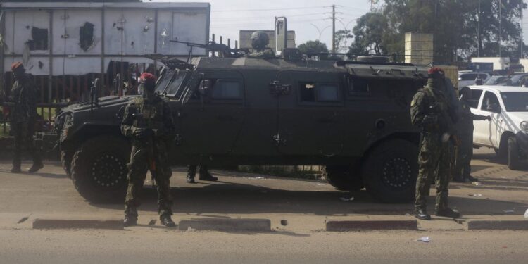 Guinée : Le FNDC porte plainte contre Mamadi Doumbouya à Paris
