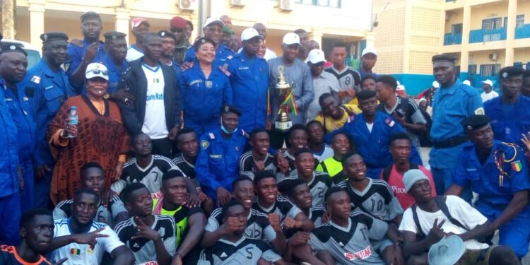 Football/Tournoi militaire et paramilitaire : Le trophée remporté par la Direction Générale des Douanes (4-2)