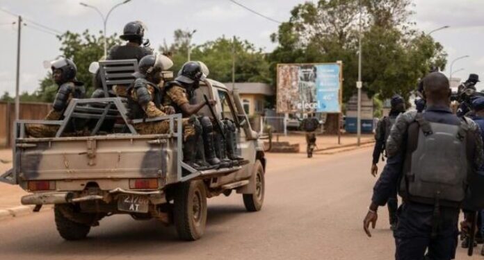 Mutinerie ou tentative de coup d’Etat : Confusion totale au Burkina Faso où des tirs à…
