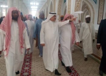 Mosquée Fayçal de Conakry : L&rsquo;ambassadeur d&rsquo;Arabie Saoudite accompagné par une forte délégation visite les locaux
