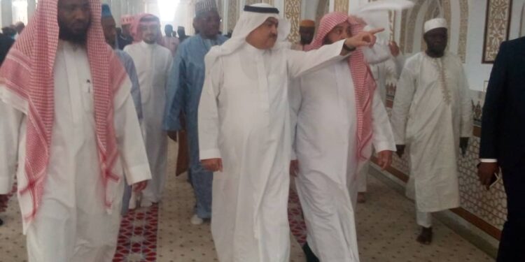 Mosquée Fayçal de Conakry : L&rsquo;ambassadeur d&rsquo;Arabie Saoudite accompagné par une forte délégation visite les locaux