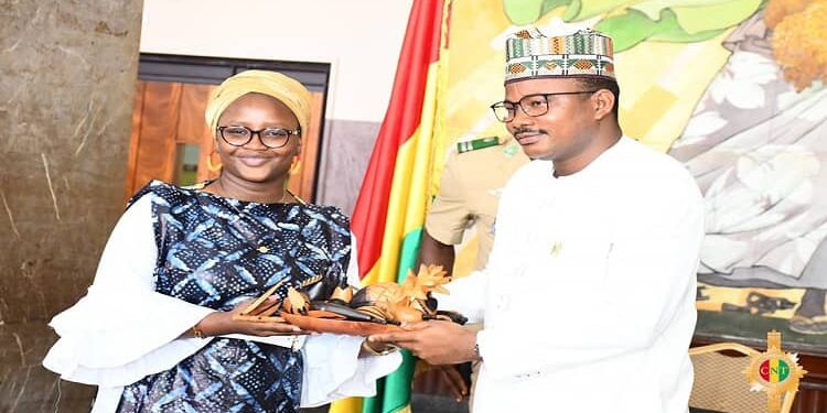 CNT : Les travailleurs et conseillers présentent leurs vœux du fin d&rsquo;année à Dr. Dansa Kourouma 