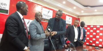 Guinée : Toumba Diakité élu personnalité de l’année 2022 par les lecteurs de Guineenews.org
