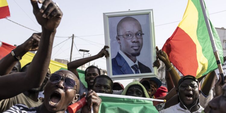 Sénégal : Face à la foule, Ousmane Sonko défie Macky Sall