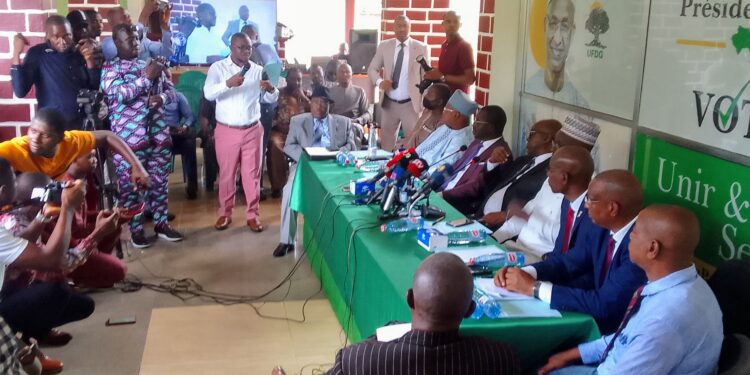 Guinée/ANAD : 13 partis politiques signent une nouvelle charte révisée au sein…