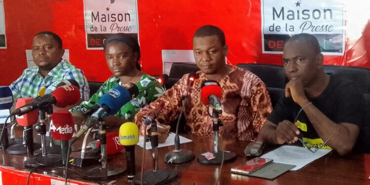 Brouillage de fréquences radios en Guinée : Le Collectif des Organisations de Défense des Droits Humains expriment leurs inquiétudes