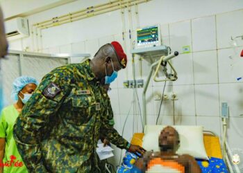 JOUR DE LA NATIVITÉ : LE CHEF DE L’ETAT AU CHEVET DES VICTIMES DU DRAME DE CORONTHIE ET À LA CATHÉDRALE DE CONAKRY
