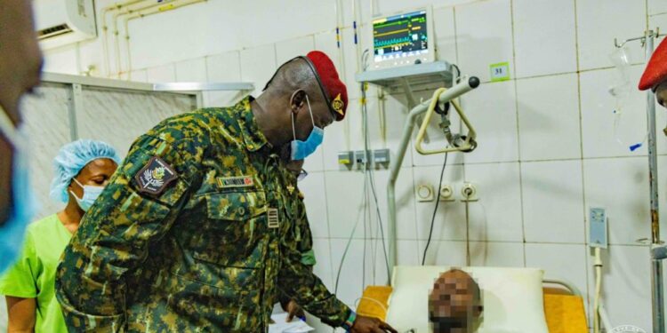 JOUR DE LA NATIVITÉ : LE CHEF DE L’ETAT AU CHEVET DES VICTIMES DU DRAME DE CORONTHIE ET À LA CATHÉDRALE DE CONAKRY