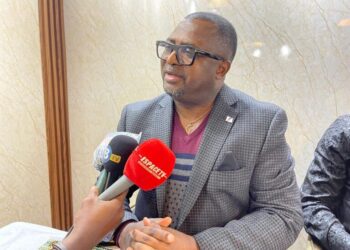 Incendie au dépôt de carburant de Kaloum : Dr David Makongo à travers GGE apporte son assistance aux sinistrés