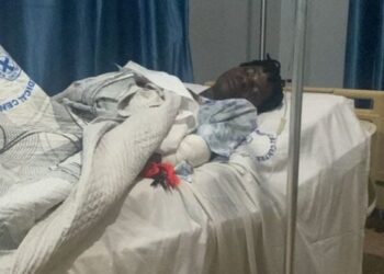 Ouganda : Un défenseur des droits des homosexuels poignardé