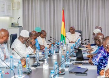 Électricité : Le premier ministre, chef du gouvernement et les acteurs du secteur échangent sur la…