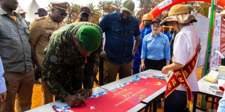 SIMANDOU : LE CHEF DE L’ÉTAT OFFICIE LA CÉRÉMONIE DE POSE DE LA PREMIÈRE POUTRE DU CHEMIN DE FER DE LA COMPAGNIE DU TRANS-GUINÉEN