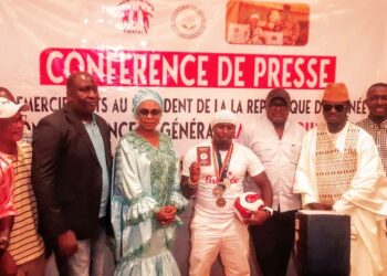 David Makongo, président du MAFAC à côté d&rsquo;Iya Traoré pour remercier le président Mamadi Doumbouya