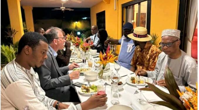 LE GÉNÉRAL PENDESSA À L&rsquo;AMBASSADE DU ROYAUME-UNI ET DE L&rsquo;IRLANDE DU NORD POUR UNE RUPTURE COLLECTIVE