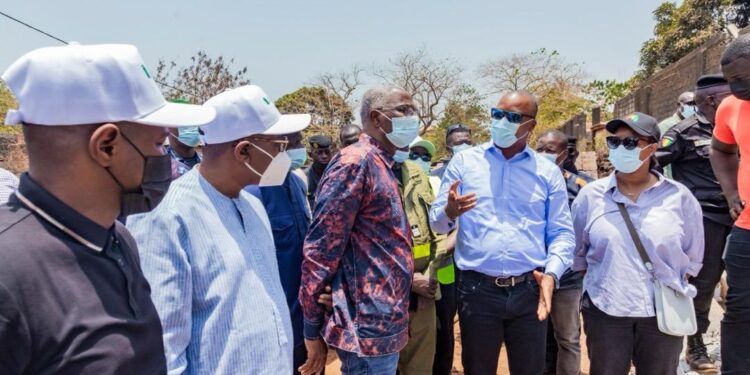 Incendie de l’entrepôt de l’EDG : Le PM Bah Oury rassure l’ouverture d’une enquête