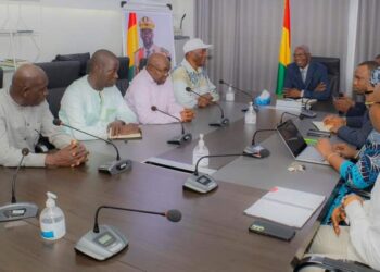 Primature : Bah Oury échange avec les acteurs du Forum des Forces Sociales