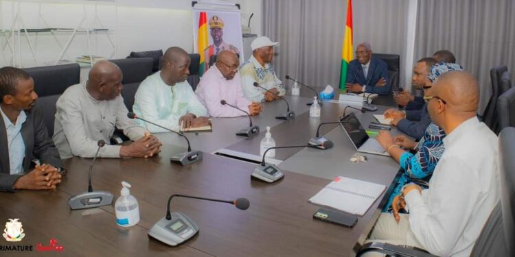 Primature : Bah Oury échange avec les acteurs du Forum des Forces Sociales