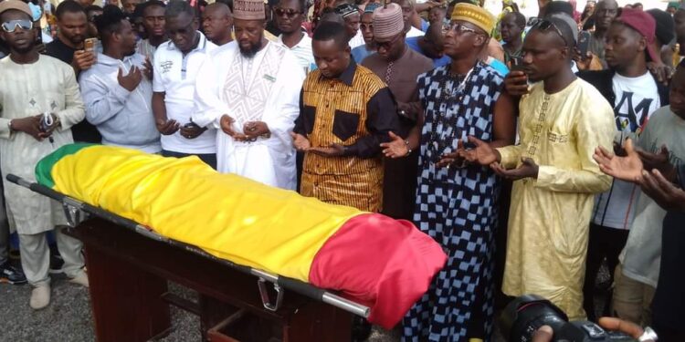 Décès de M’Mah Lolo : « Je voulais l’envoyer à l’hôpital pour voir si on pouvait extraire la dent…» Témoigne Iyétè 