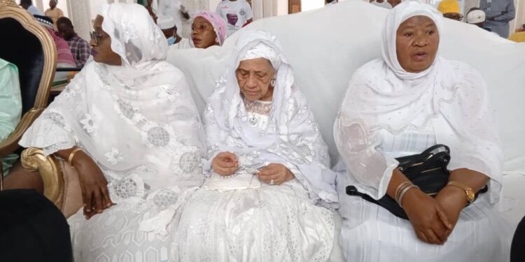 Guinée : Première dame Hadja Andrée organise une lecture du saint Coran en faveur de la paix