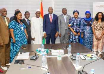 Guinée : Le Premier Ministre a reçu une délégation parlementaire ivoirienne à la Primature