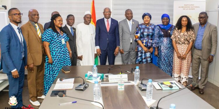 Guinée : Le Premier Ministre a reçu une délégation parlementaire ivoirienne à la Primature