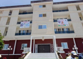 Faranah : Après la rénovation de la maison de Sékou Touré, Bah Oury procède à sa remise officielle à sa famille