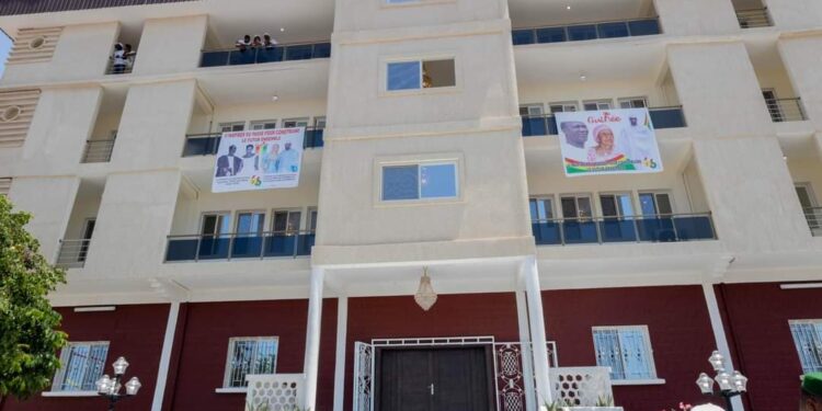 Faranah : Après la rénovation de la maison de Sékou Touré, Bah Oury procède à sa remise officielle à sa famille