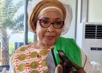 Tougué/Éducation : «Je me suis mise à l&rsquo;action de continuer à faire prospérer cette localité à travers le peu que j&rsquo;ai comme moyens », dixit Hadja Hawa Bah PDG de SOGMA