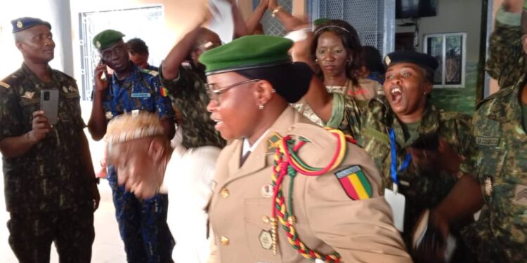 La fête de l&rsquo;armée guinéenne : La Directrice Générale de la pension militaire bénéficie la confiance du président Mamady au grade de Général