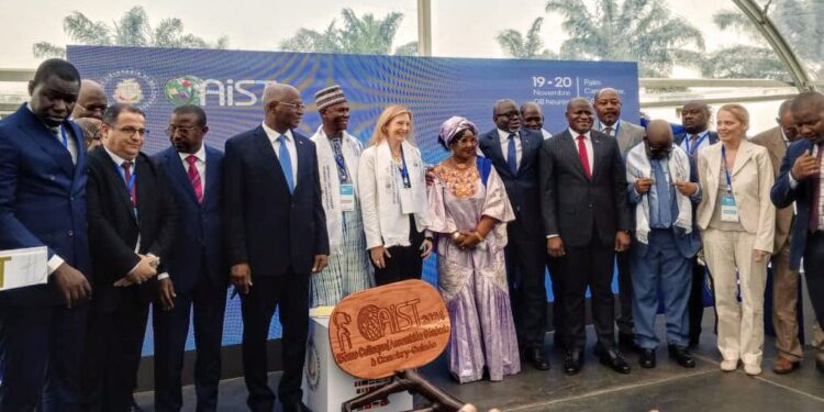 MEF : Le premier ministre lance les travaux du 15ème colloque de l&rsquo;assemblée générale de l&rsquo;AIST