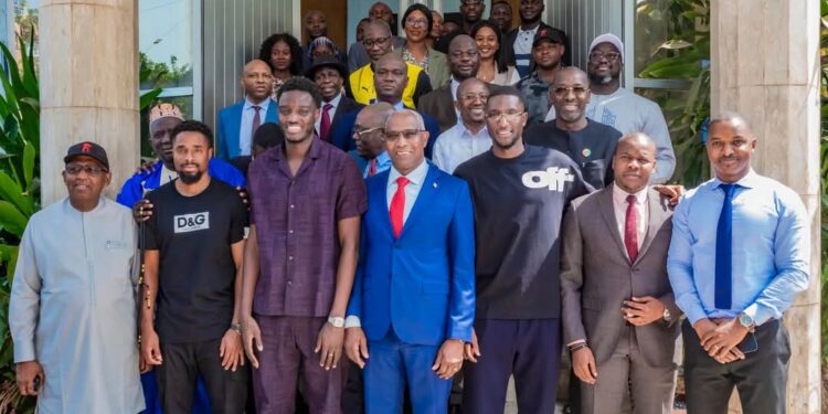 Serhou GUIRASSY, Mouctar DIAKHABY et François KAMANO dans les locaux du palais de la Colombe