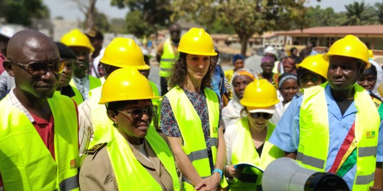 Guinée : Visite de terrain sur le chantier de construction du Centre de Santé amélioré de Bintimodia.