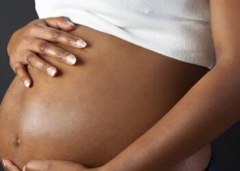 Confidences : Hadiatou, enceinte de 7 mois, découvre qu’elle porte à nouveau un enfant