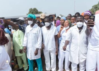 Guinée : Le Premier Ministre Bah Oury visite les locaux du Centre de Santé de Banian