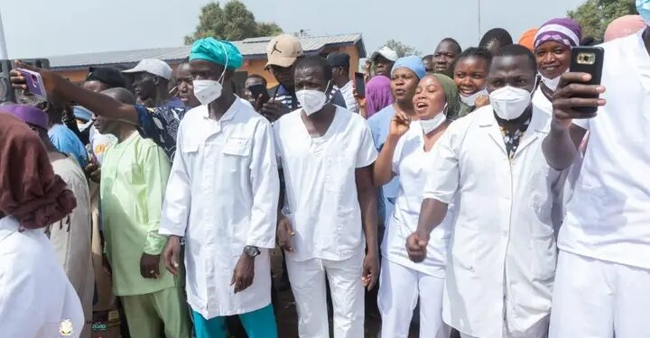 Guinée : Le Premier Ministre Bah Oury visite les locaux du Centre de Santé de Banian