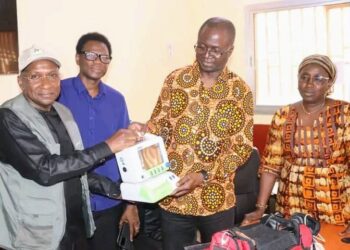 Guinée : Don d&rsquo;un défibrillateur et de petits matériels gynécologiques à l&rsquo;hôpital….