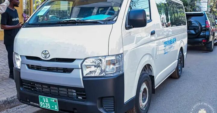 Guinée/Unicef : Don d&rsquo;un mini-bus pour les mineurs détenus à la maison centrale de Conakry