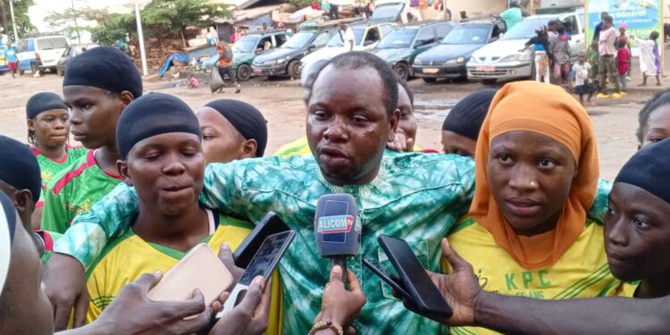 Sport/football: deux équipes féministes s&rsquo;affrontaient pour célébrer l’anniversaire de KPC