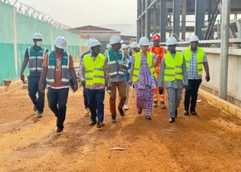 Guinée : Visite des travaux de construction de l&rsquo;entrepôt moderne de la Pharmacie Centrale de Guinée