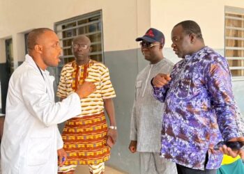 Amélioration de l’accès aux soins : Le DG de la Pharmacie Centrale de Guinée visite quelques services à..