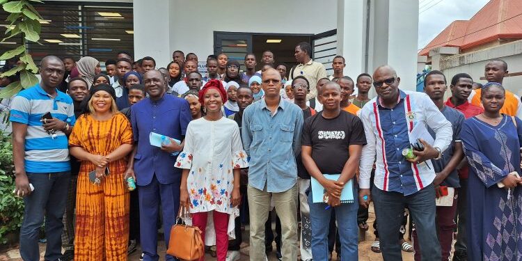 Guinée/Assurance étudiante : Une délégation du Ministère de l’Enseignement Supérieur à l’ISIC de Kountia