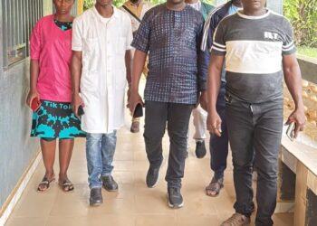 Guinée : Le DG de la Pharmacie Centrale de Guinée effectue une escale au Centre de Santé de Péla.