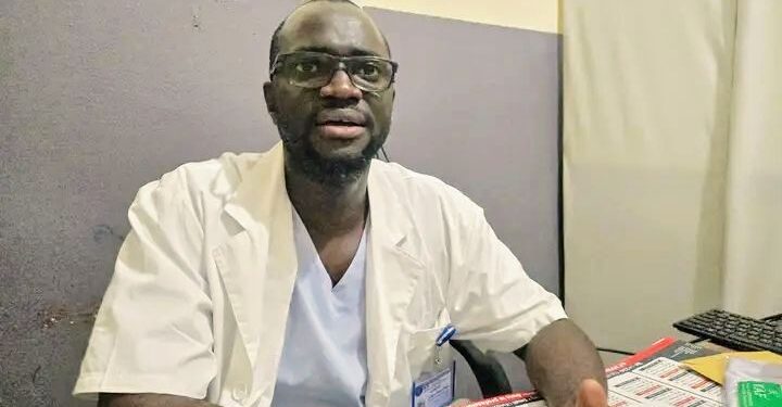 Guinée/Hopital Régional de Kankan : Dr. Mohamed Nawa Mamy responsable du Service opère avec succès le fibrome