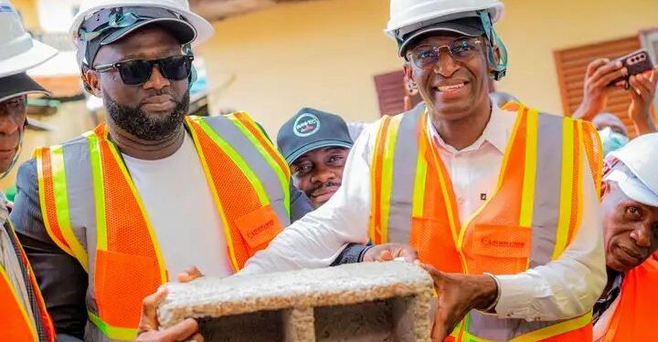 Guinée : Le maire de Matam lance les travaux de rénovation du centre de santé de Madina