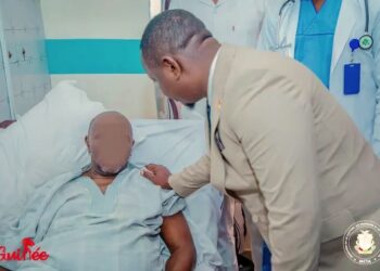 Solidarité culturelle : Le ministre Moussa Moïse au chevet des artistes Lamah Sidibé et Mansa Trouba tous alités